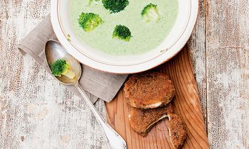 Brokolicová polévka s křupavou Zottarellou